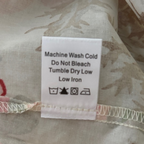 Tuckerneck Floral Long Sleeve Women's Top - Picture 8 of 9